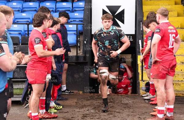 080226 - Ospreys U18 v Scarlets U18, WRU Regional Age Grade Championship - The teams run out at The Gnoll