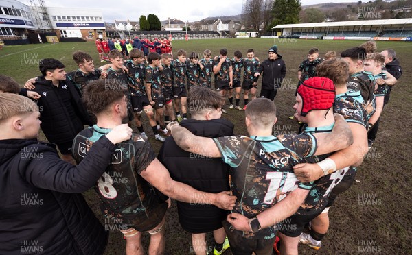 080226 - Ospreys U18 v Scarlets U18, WRU Regional Age Grade Championship - Ospreys huddle up at the end of the match