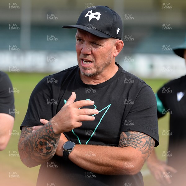 240825 - Ospreys U18s v Cardiff Rugby U18s - Ospreys team huddle at full time 