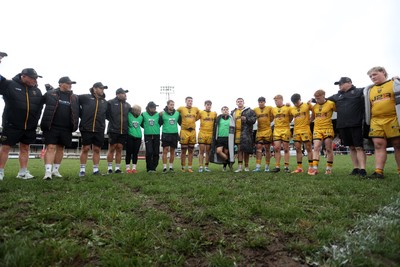 300826 - Ospreys U18s v Dragons U18s - RAG - Dragons team huddle at full time