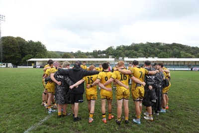 300826 - Ospreys U18s v Dragons U18s - RAG - Dragons team huddle at full time