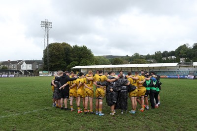 300826 - Ospreys U18s v Dragons U18s - RAG - Dragons team huddle at full time