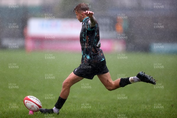 140925 - Ospreys v RGC U18s - Cai Davies of Ospreys 