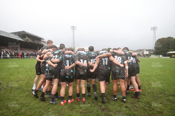 140925 - Ospreys v RGC U18s - Team huddle