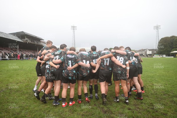 140925 - Ospreys v RGC U18s - Team huddle