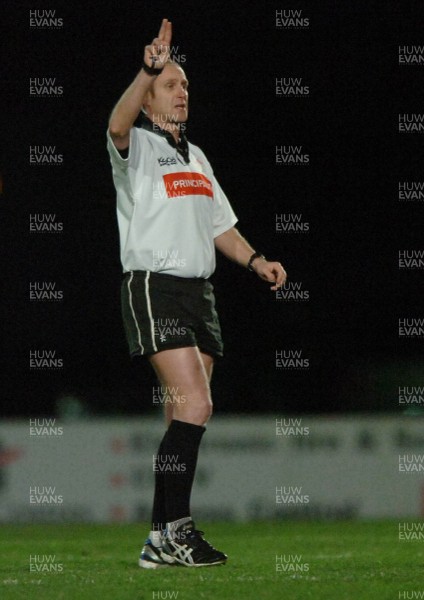 100107 - Under 20 WRU Reebok Regional Championship Final 2006/2007 - Ospreys U20 v Blues U20 - Referee Hugh Watkins 