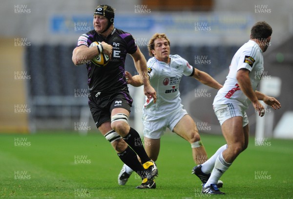 25.09.10 - Ospreys v Aironi - Magners League - Ian Gough of Ospreys gets into space. 