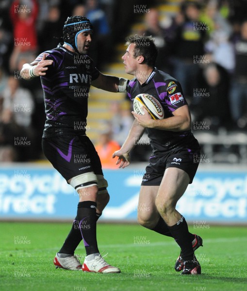 25.09.10 - Ospreys v Aironi - Magners League - Tommy Bowe of Ospreys celebrates his try with Jonathan Thomas. 