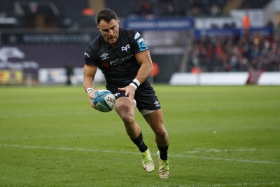 040323 - Ospreys v Benetton - United Rugby Championship - Luke Morgan of Ospreys scores a try