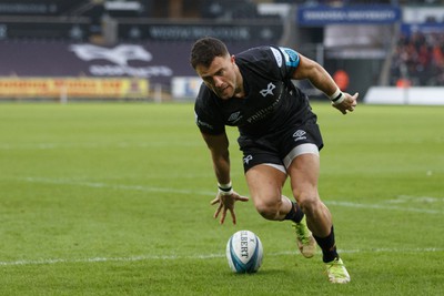 040323 - Ospreys v Benetton - United Rugby Championship - Luke Morgan of Ospreys scores a try