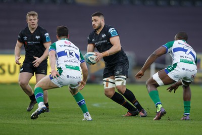 040323 - Ospreys v Benetton - United Rugby Championship - Ethan Roots of Ospreys looks for a gap