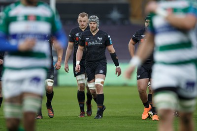 040323 - Ospreys v Benetton - United Rugby Championship - Dan Lydiate of Ospreys walks towards a lineout