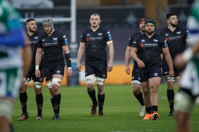 040323 - Ospreys v Benetton - United Rugby Championship - Huw Sutton and the Ospreys pack walk towards a lineout