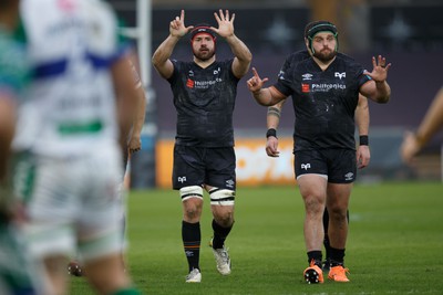 040323 - Ospreys v Benetton - United Rugby Championship - Morgan Morris and Nicky Smith of Ospreys walk towards a lineout