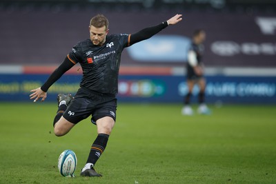 040323 - Ospreys v Benetton - United Rugby Championship - Stephen Myler of Ospreys attempts a conversion