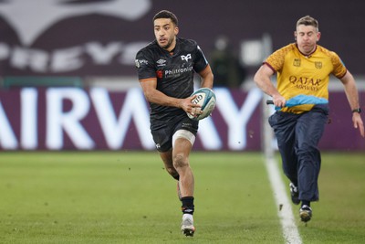 040323 - Ospreys v Benetton - United Rugby Championship - Keelan Giles of Ospreys on the attack