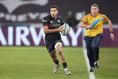 040323 - Ospreys v Benetton - United Rugby Championship - Keelan Giles of Ospreys on the attack