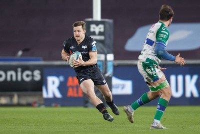 040323 - Ospreys v Benetton - United Rugby Championship - Michael Collins of Ospreys runs at the defence