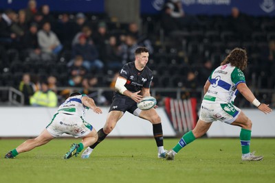 040323 - Ospreys v Benetton - United Rugby Championship - Owen Watkin of Ospreys passes the ball under pressure from Bautista Bernasconi of Benetton