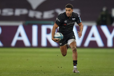 040323 - Ospreys v Benetton - United Rugby Championship - Keelan Giles of Ospreys on the attack