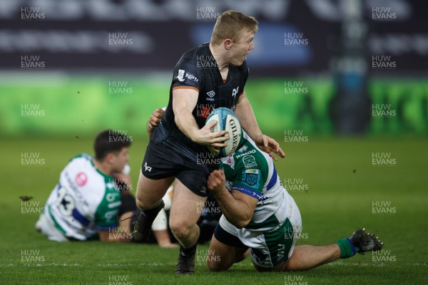 040323 - Ospreys v Benetton - United Rugby Championship - Keiran Williams of Ospreys offloads the ball