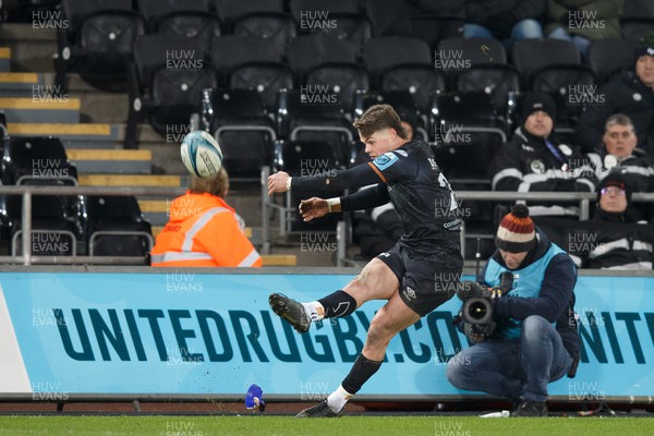 040323 - Ospreys v Benetton - United Rugby Championship - Jack Walsh of Ospreys attempts a conversion to win the match at the end of the game