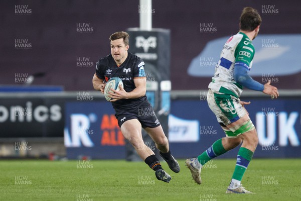 040323 - Ospreys v Benetton - United Rugby Championship - Michael Collins of Ospreys runs at the defence
