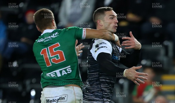 220918 - Ospreys v Benetton Rugby - Guinness PRO14 - George North of Ospreys is tackled high by Luca Sperandio of Benetton, who is given a yellow card for the offence