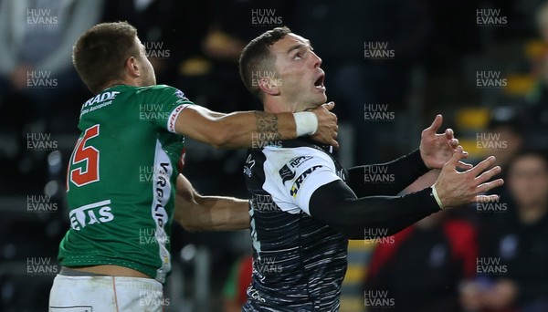 220918 - Ospreys v Benetton Rugby - Guinness PRO14 - George North of Ospreys is tackled high by Luca Sperandio of Benetton, who is given a yellow card for the offence