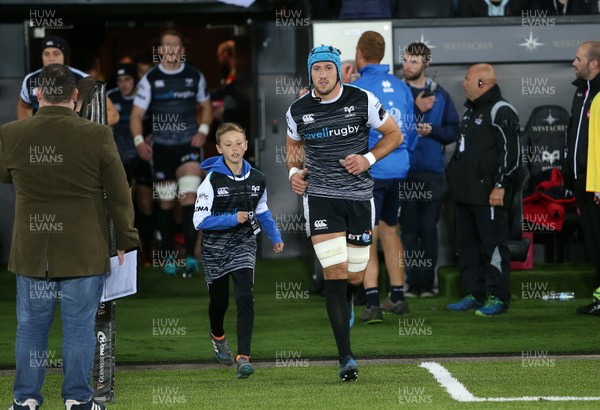 220918 - Ospreys v Benetton Rugby - Guinness PRO14 - Justin Tipuric of Ospreys runs out with the mascot