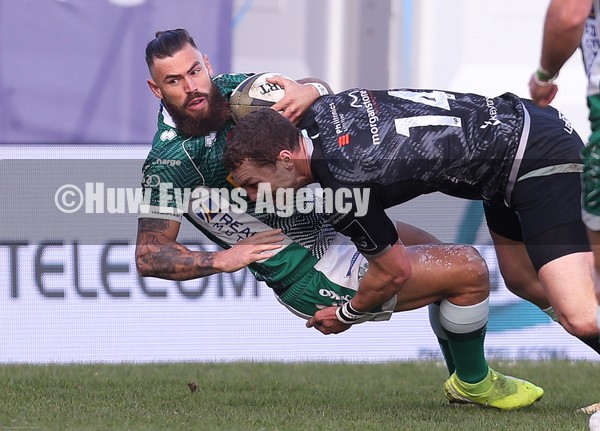 221120 - Ospreys v Benetton Rugby, Guinness PRO14 - Jayden Hayward of Benetton is tackled by George North of Ospreys