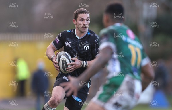 221120 - Ospreys v Benetton Rugby, Guinness PRO14 - George North of Ospreys takes on Monty Ioane of Benetton