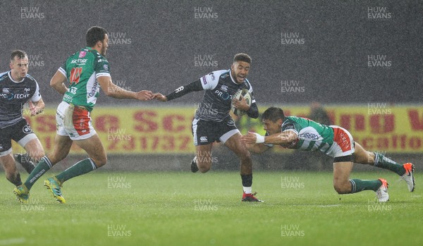 121019 - Ospreys v Benetton Rugby Treviso, Guinness PRO14 - Keelan Giles of Ospreys weaves his way past the Benetton defence
