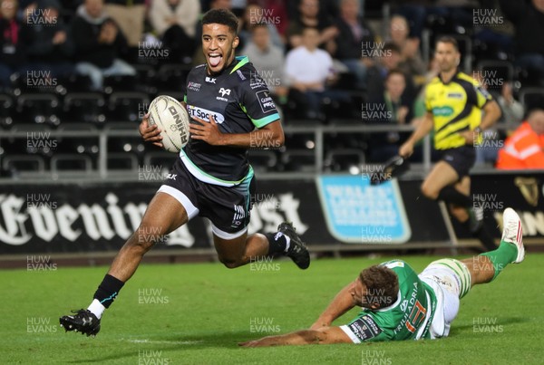 170916 - Ospreys v Benetton Treviso, Guinness PRO12 - Keelan Giles of Ospreys races through to score try