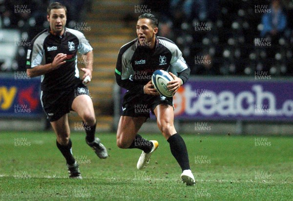 031205 - Celtic League Rugby Ospreys v Borders Gavin Henson back in action for the Ospreys  