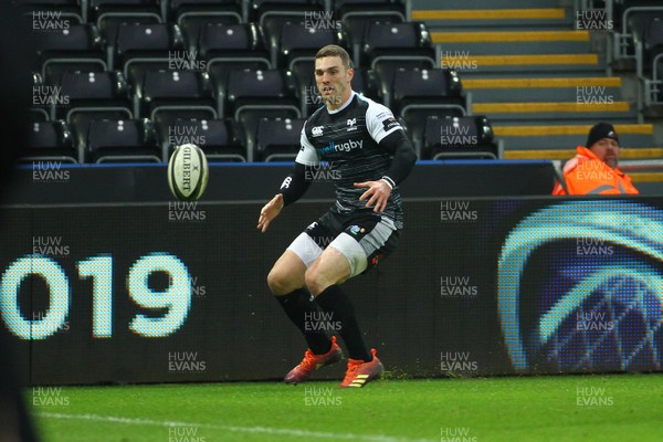 050119 - Ospreys v Cardiff Blues - GuinnessPro14 - George North of Ospreys collects a cross field kicks to score a try
