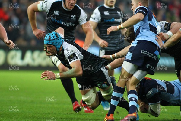 050119 - Ospreys v Cardiff Blues - GuinnessPro14 - Justin Tipuric of Ospreys is tackled by Josh Turnbull and Gareth Anscombe