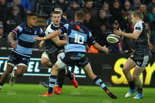 050119 - Ospreys v Cardiff Blues - GuinnessPro14 - Scott Williams of Ospreys gets a pass away under pressure from Gareth Anscombe of Cardiff Blues