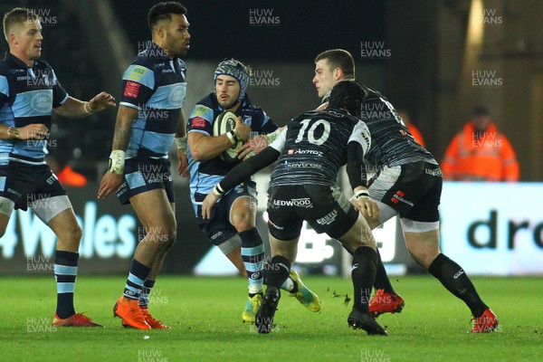 050119 - Ospreys v Cardiff Blues - GuinnessPro14 - Rey Lee Lo of Cardiff Blues takes on George North and Cory Allen of Ospreys