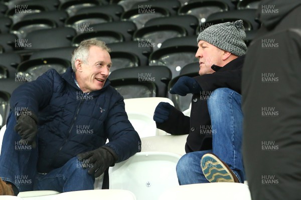 050119 - Ospreys v Cardiff Blues - GuinnessPro14 - Rob Howley and Garyn Jenkins chat before kick off