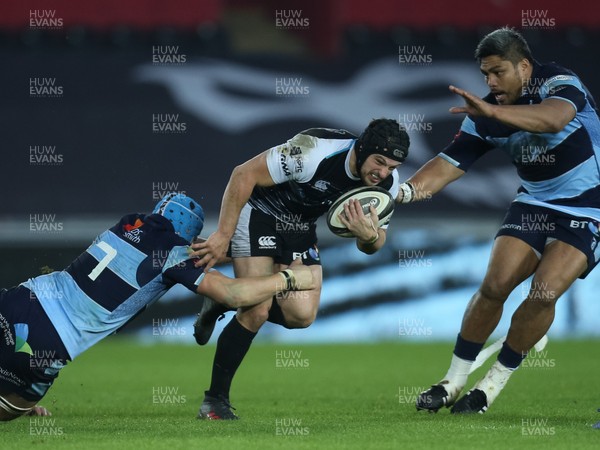 050119 - Ospreys v Cardiff Blues, Guinness PRO14 - Dan Evans of Ospreys takes on Olly Robinson of Cardiff Blues, and Nick Williams of Cardiff Blues 