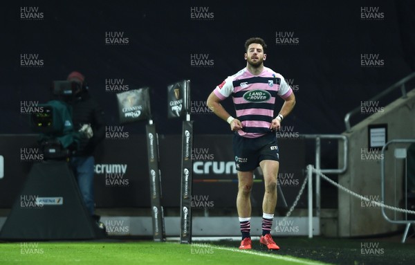 060118 - Ospreys v Cardiff Blues - Guinness PRO14 - Alex Cuthbert of Cardiff Blues leaves the field after being shown a yellow card