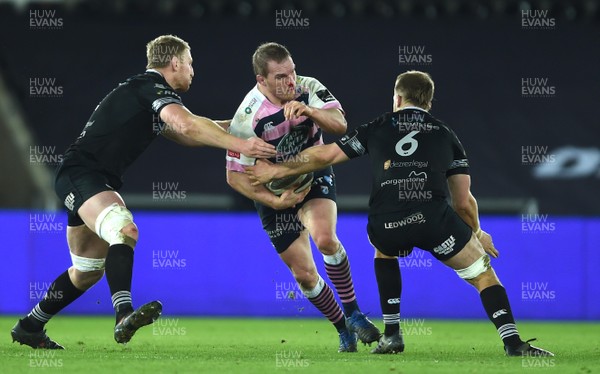 060118 - Ospreys v Cardiff Blues - Guinness PRO14 - Gethin Jenkins of Cardiff Blues is tackled by Bradley Davies and Olly Cracknell of Ospreys