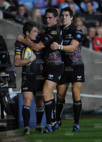 09.09.08 - Ospreys v Cardiff Blues - Magners League - Ospreys Shane Williams celebrates try with Lee Byrne and James Hook. 