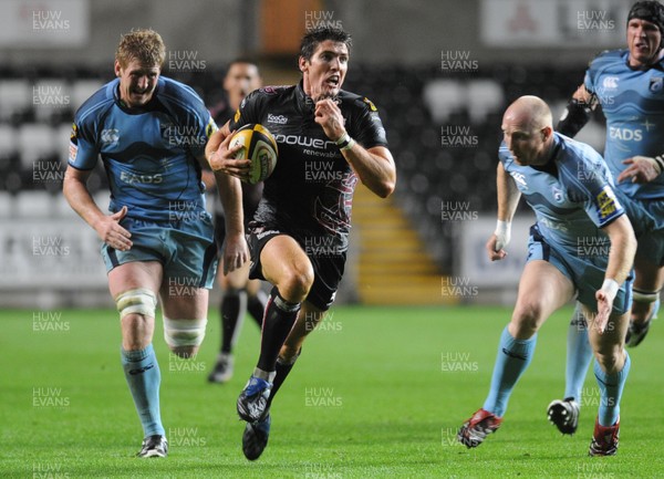 09.09.08 - Magners League Rugby Ospreys v Cardiff Blues Ospreys' James Hook 