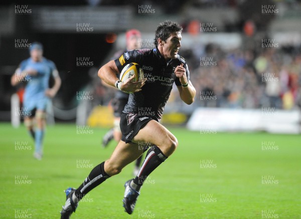 09.09.08 - Magners League Rugby Ospreys v Cardiff Blues Ospreys' James Hook 