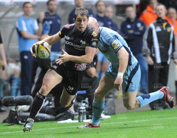 09.09.08 - Magners League Rugby Ospreys v Cardiff Blues Ospreys' Shane Williams 