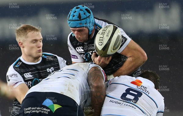 211219 - Ospreys v Cardiff Blues - Guinness PRO14 - Justin Tipuric of Ospreys is tackled by Filo Paulo and Josh Turnbull of Cardiff Blues