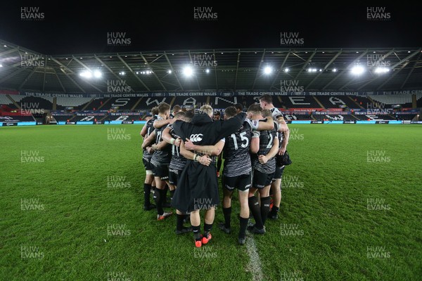 211219 - Ospreys v Cardiff Blues - Guinness PRO14 - Ospreys team huddle at full time