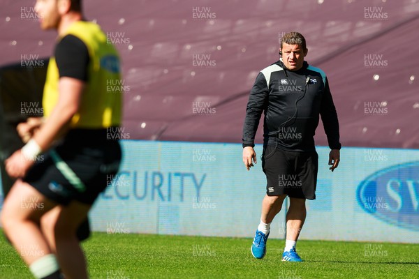 240421 - Ospreys v Cardiff Blues - Guinness PRO14 Rainbow Cup - Ospreys Head Coach Toby Booth watches his team warm up